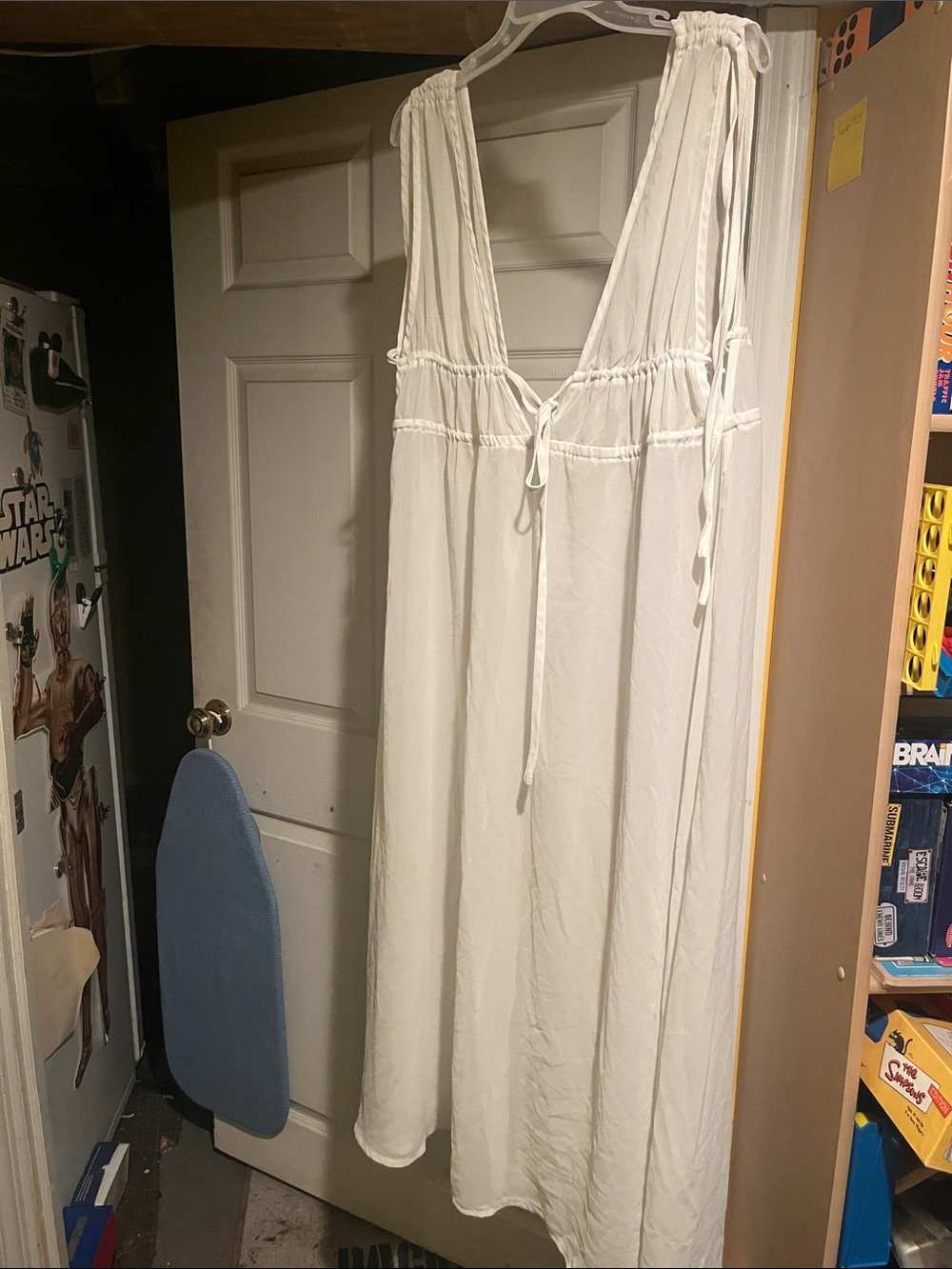 Large Lightweight White Sleeveless Robe with Tie Detail